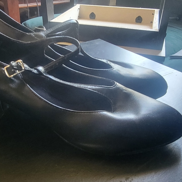 Nwot Capezio Character shoes - Picture 2 of 4